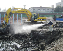 悪臭発生源に散布